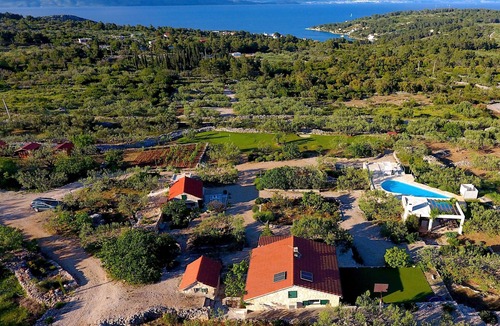 Grohote House | Hacienda LUCIO/secluded estate/practice golf/enjoy the view and great pool