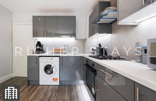 Leabridge House | Hackney Guest Rooms | Spacious Double (RM1)