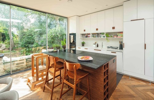 Hackney Downs Apartment | Hackney Haven: 4BD Stylish Family Gem