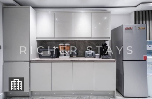 Clapton House | Hackney Suites - Double En-suite Room (F3)