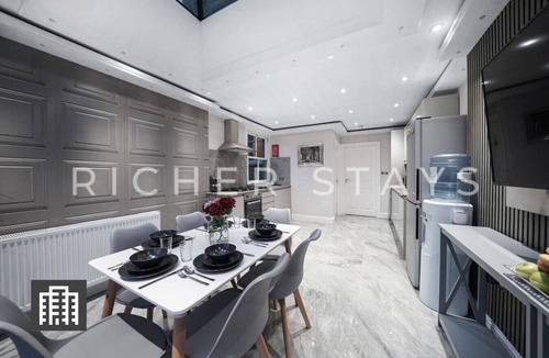 Hackney Downs House | Hackney Suites - Double En-suite Room (G2)