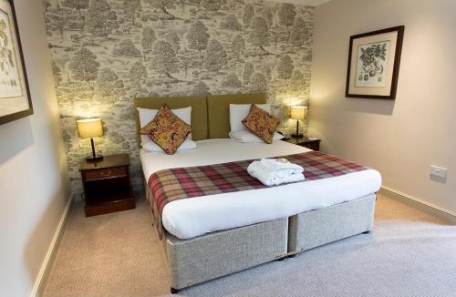 Grimley Hotel | Hadley Bowling Green Inn