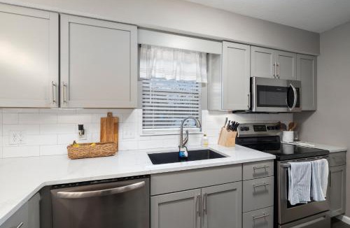 Table Rock Apartment | Hadley's Place at Pointe Royale, Pristine 2 Bed 2 Bath Condo