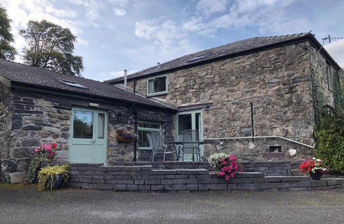 Bangor House | Hafan Cottage at Bryn Llys