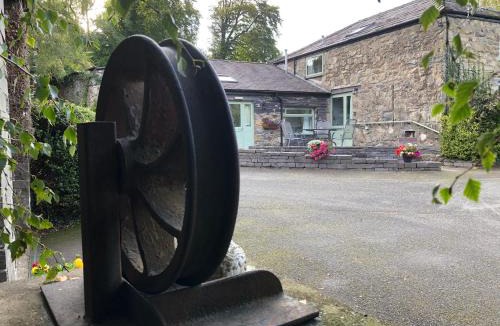 Bangor House | Hafan Cottage at Bryn Llys