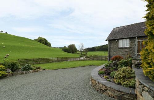 Llanfair Caereinion House | Hafan