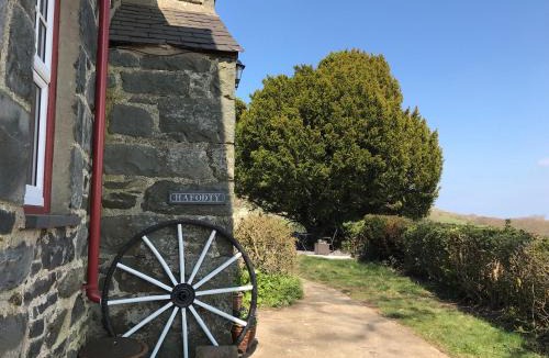 Henryd House | Hafodty