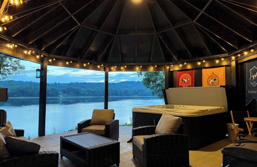 New Richmond Apartment | Hagrid's Hut + 2BR - Harry Potter Riverfront Experience