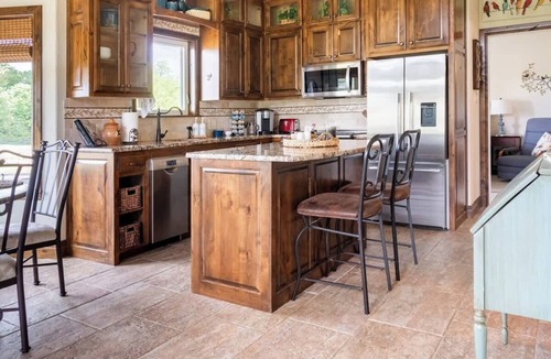Waco Apartment | Hailey's Cottage on Small Farm-16 minutes to Silos