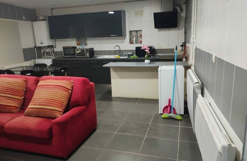 Douchy-les-Mines House | Hakimo