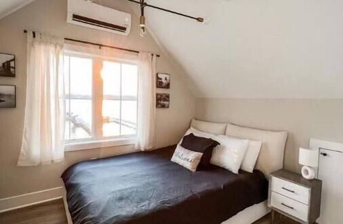 Lakeville House | “Hakuna Matata” Luxury Lake House