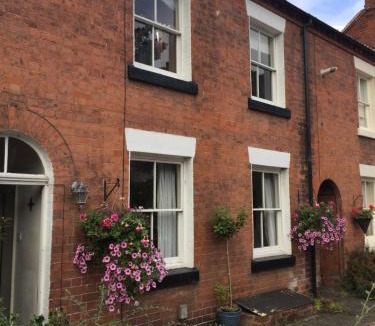 Little Haywood Bed & Breakfast | Halday