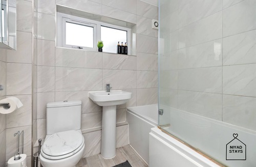 Tottenham Green Bed & Breakfast | Hale Lodge