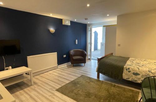 Seven Kings Apartment | Haleema Lodge