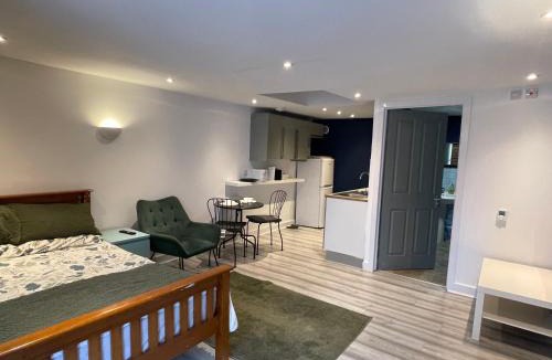 Seven Kings Apartment | Haleema Lodge