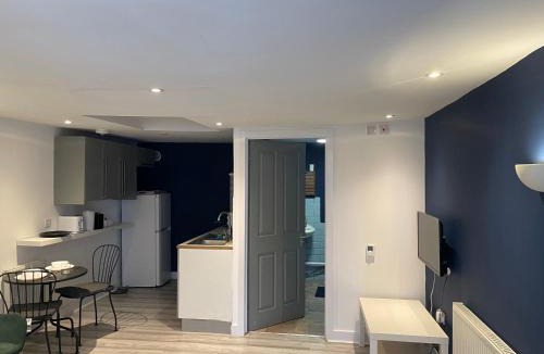 Seven Kings Apartment | Haleema Lodge