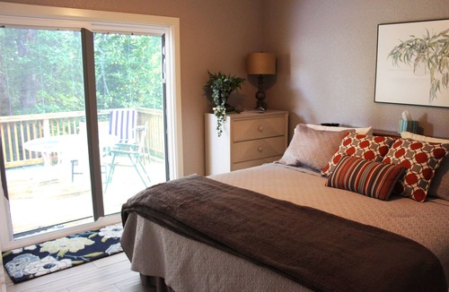 Bella Vista Apartment | Haley Retreat, A New Modern Comfortable Guest House