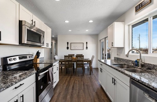 Riverton House | Half Acre Home + Mountain Viewsn + Pac-Man