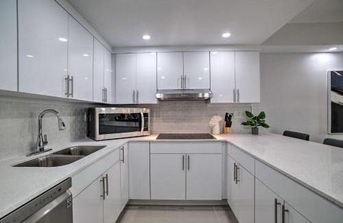 Sunny Isles Beach House | < Half-Mi to Beach: Sunny Isles Resort Condo
