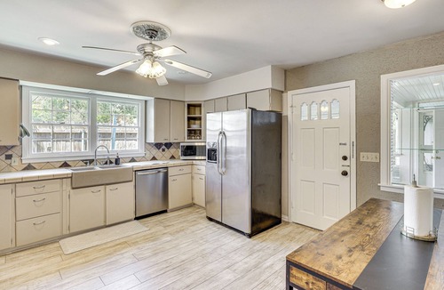 South Overton Cottage | Half-mi to Campus! Lubbock Home w/Fenced Yard