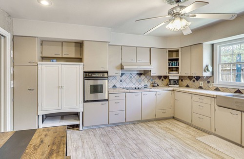 South Overton Cottage | Half-mi to Campus! Lubbock Home w/Fenced Yard