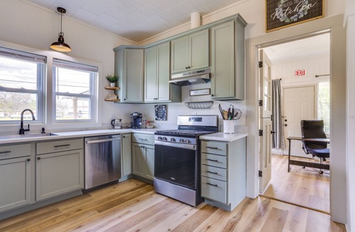 Lufkin Cottage | Half-mi to Dtwn Lufkin: Charming & Spacious Home!