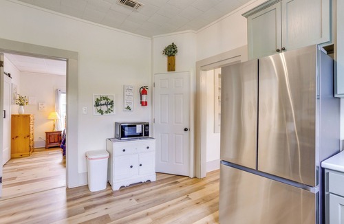 Lufkin Cottage | Half-mi to Dtwn Lufkin: Charming & Spacious Home!