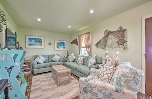 Long Mott House | Half-Mi to Seadrift Harbor Seadrift Home with Deck