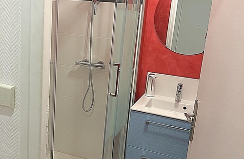 Sainte-Therese-Demi-Lune Apartment | Half-moon apartment