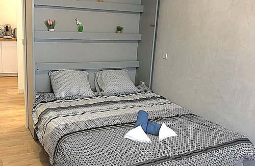 Sainte-Therese-Demi-Lune Apartment | Half-moon apartment