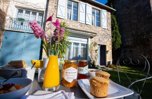 Oloron-Sainte-Marie Bed & Breakfast | Half-timbered Comfort Double Room - BARETOUS