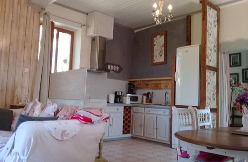 Lanquais House | Half-timbered house "gitealienor perigord