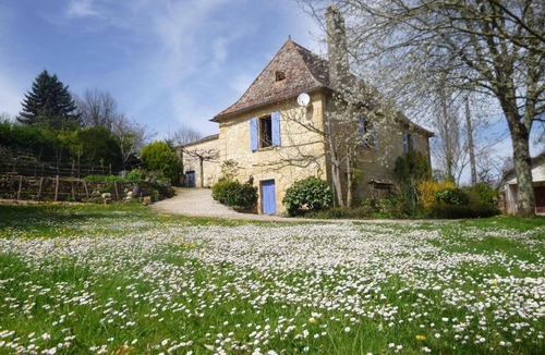 Lanquais House | Half-timbered house "gitealienor perigord
