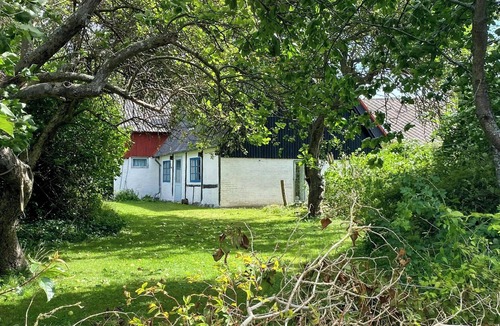 Samsø House | Half-timbered house with west garden in Besser