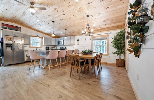 Rangeley Plantation House | Hall Hideaway | Shared Waterfront Access