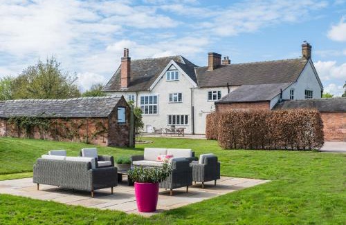 Nantwich House | Hall O'Coole