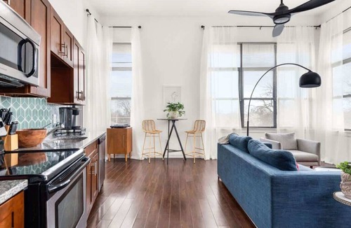 Hillsboro Village Apartment | Hall of fame|100+ 5-star reviews| Comfort King bed