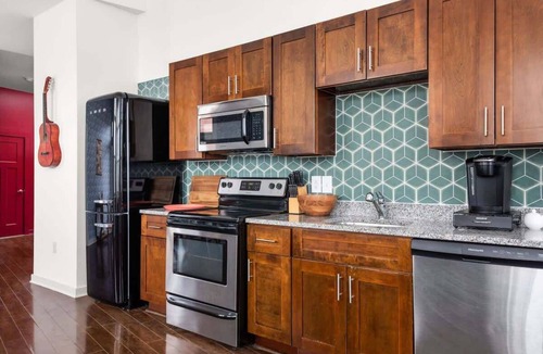 Hillsboro Village Apartment | Hall of fame|100+ 5-star reviews| Comfort King bed