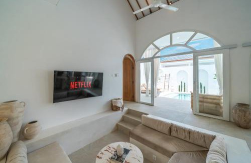 Cemagi Villa | Halle - Tropical Elegance 2BR Villa - Steps from the Beach