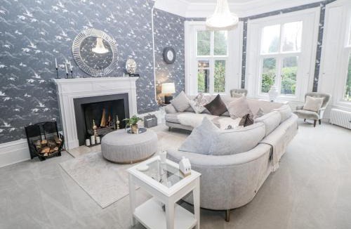 Alfreton House | Hallfield Hall