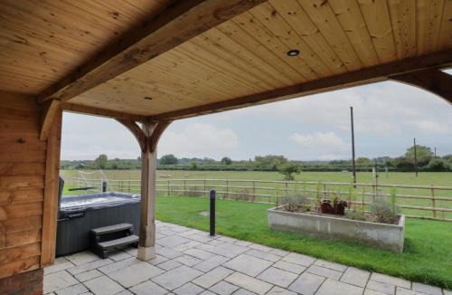 Peopleton House | Hallgarth Farm Holiday Lodge