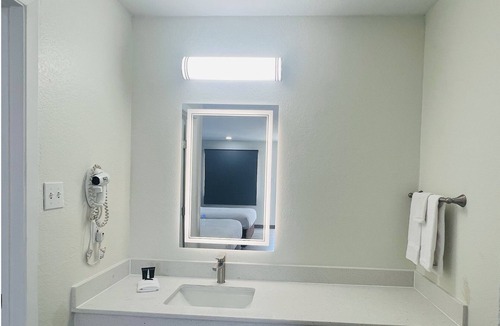 North San Antonio - SAT Hotel | Hallmark Inn and Suites
