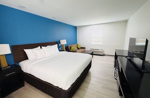 North San Antonio - SAT Hotel | Hallmark Inn and Suites