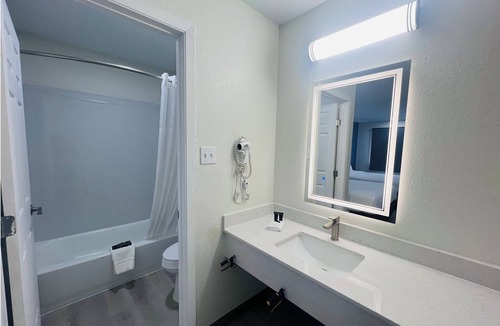 North San Antonio - SAT Hotel | Hallmark Inn and Suites