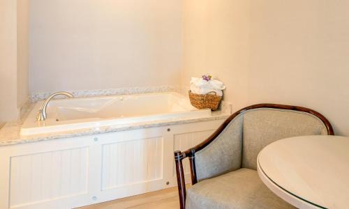 Downtown Cannon Beach Hotel | Hallmark Resort in Cannon Beach