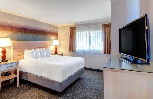 Downtown Cannon Beach Hotel | Hallmark Resort in Cannon Beach