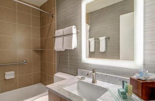 Downtown Cannon Beach Hotel | Hallmark Resort in Cannon Beach