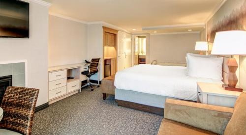 Downtown Cannon Beach Hotel | Hallmark Resort in Cannon Beach