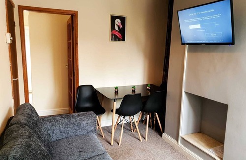 Alsagers Bank Apartment | Halmers Park House