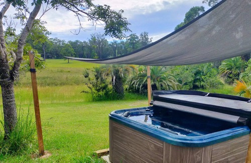 Crescent Head House | Halo at Les Luna Summ